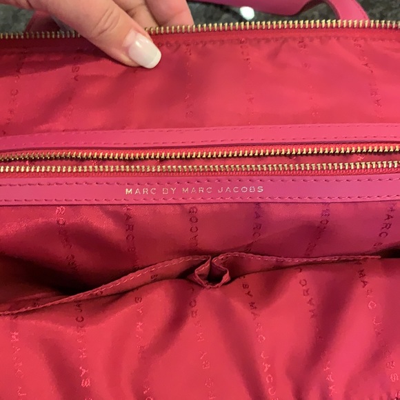Gorgeous Marc Jacobs raspberry tote - Picture 6 of 9